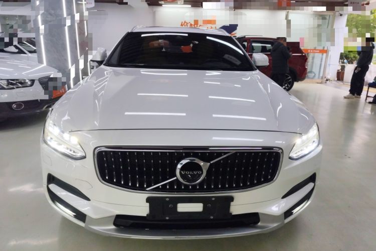 Used Volvo V90 2019 Cross Country T5 AWD Luxury Edition China VI Standard Front