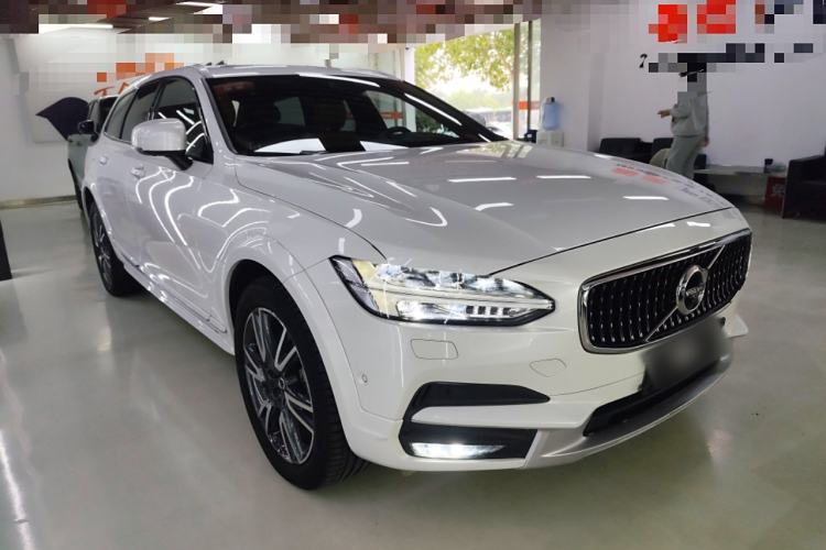 Used Volvo V90 2019 Cross Country T5 AWD Luxury Edition China VI Standard Front Right 45 Deg