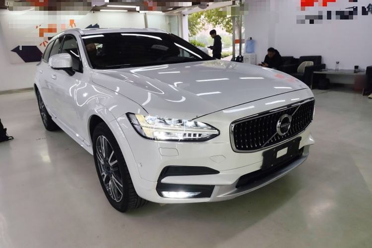 Used Volvo V90 2019 Cross Country T5 AWD Luxury Edition China VI Standard Front Right 45 Deg