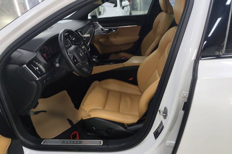 Used Volvo V90 2019 Cross Country T5 AWD Luxury Edition China VI Standard Left Front Seat