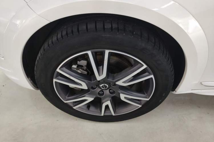 Used Volvo V90 2019 Cross Country T5 AWD Luxury Edition China VI Standard Left Front Wheel Hub
