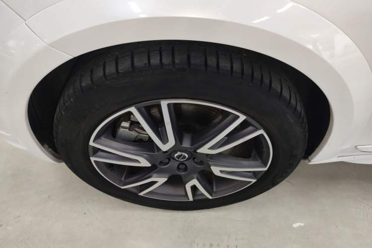 Used Volvo V90 2019 Cross Country T5 AWD Luxury Edition China VI Standard Left Front Wheel Hub