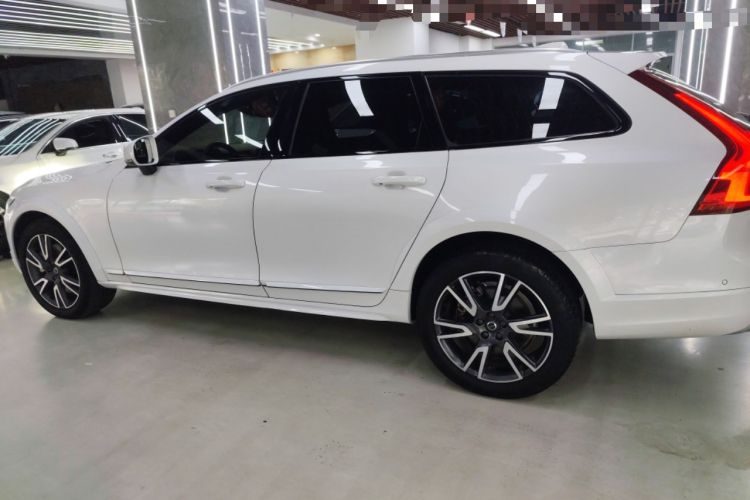 Used Volvo V90 2019 Cross Country T5 AWD Luxury Edition China VI Standard Left Side