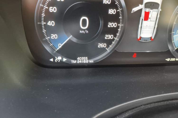 Used Volvo V90 2019 Cross Country T5 AWD Smart Range Version China VI Standard Odometer Close Up