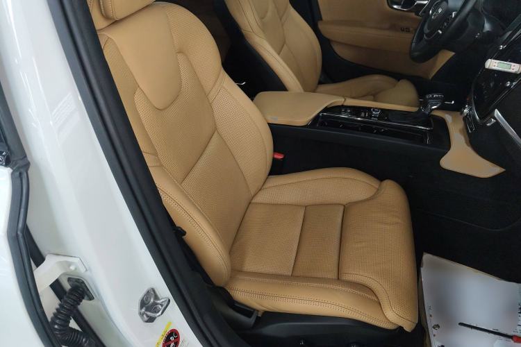 Used Volvo V90 2019 Cross Country T5 AWD Luxury Edition China VI Standard Right Front Seat