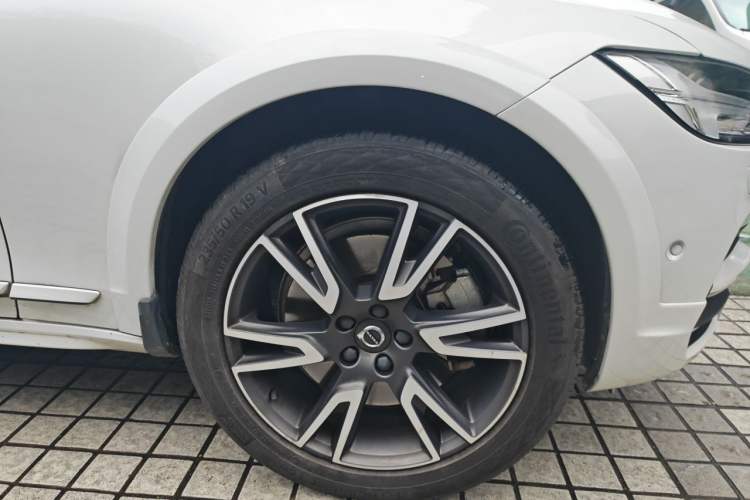 Used Volvo V90 2019 Cross Country T5 AWD Luxury Edition China V Standard Right Front Wheel Hub