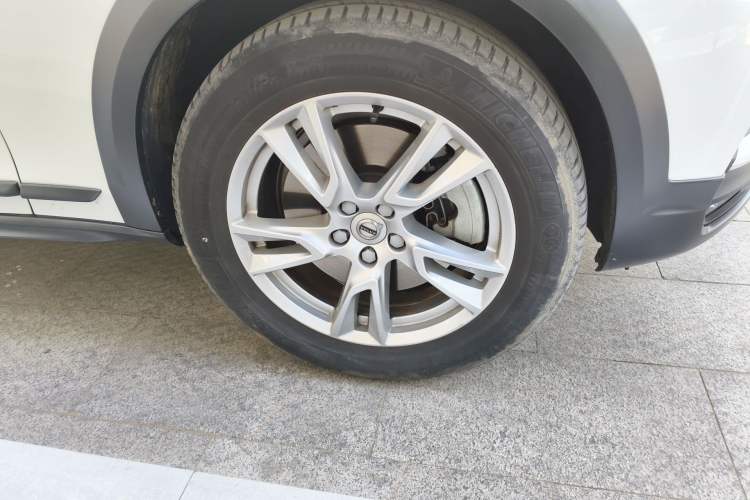 Used Volvo V90 2019 Cross Country T5 AWD Smart Range Version China VI Standard Right Front Wheel Hub