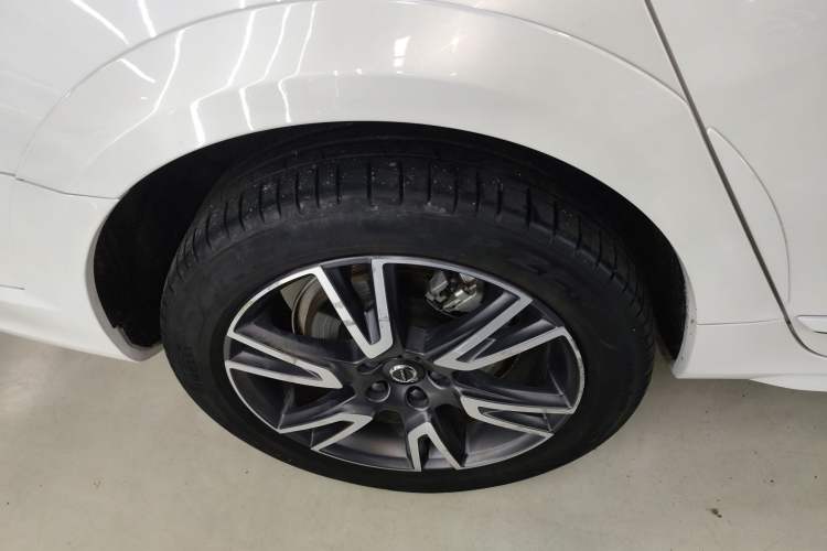 Used Volvo V90 2019 Cross Country T5 AWD Luxury Edition China VI Standard Right Rear Wheel Hub