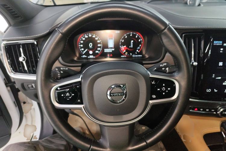 Used Volvo V90 2019 Cross Country T5 AWD Luxury Edition China VI Standard Steering Wheel