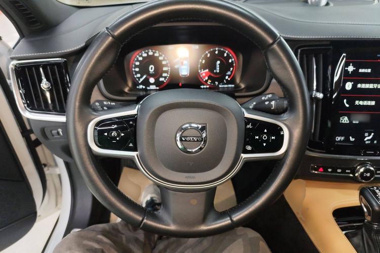 Used Volvo V90 2019 Cross Country T5 AWD Luxury Edition China VI Standard Steering Wheel