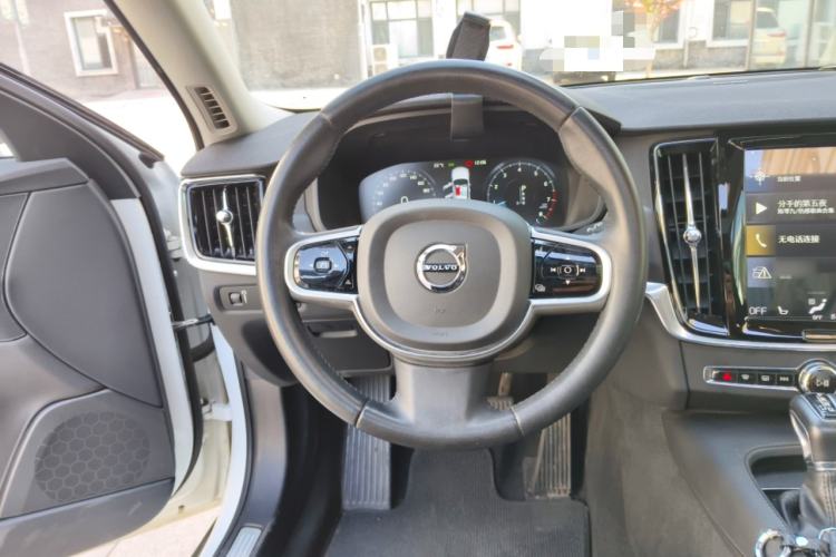 Used Volvo V90 2019 Cross Country T5 AWD Smart Range Version China VI Standard Steering Wheel