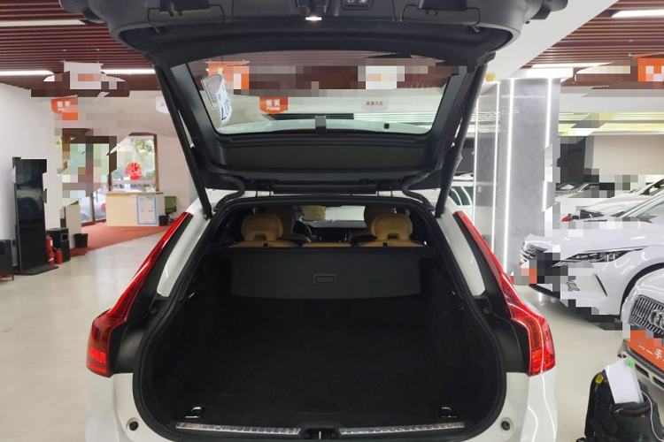 Used Volvo V90 2019 Cross Country T5 AWD Luxury Edition China VI Standard Trunk