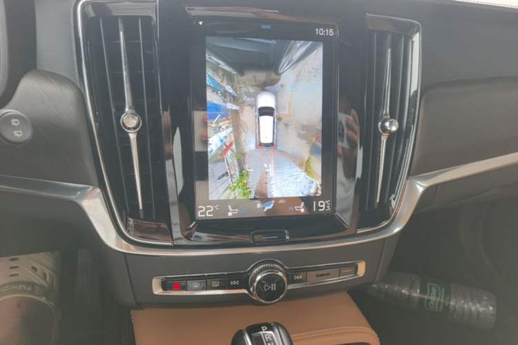 Used Volvo V90 2020 Facelifted Cross Country T5 AWD ZhiZun Edition Audio And AC Panel