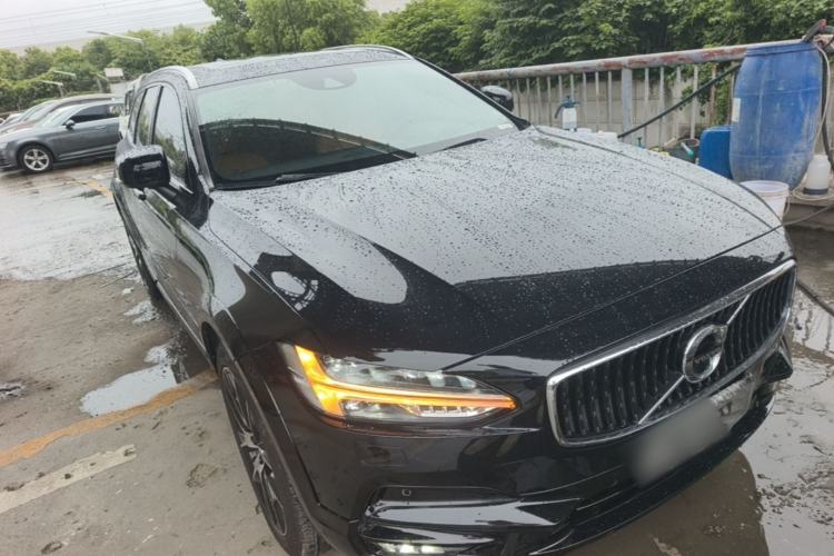 Used Volvo V90 2020 Facelifted Cross Country T5 AWD ZhiZun Edition Front Right 45 Deg