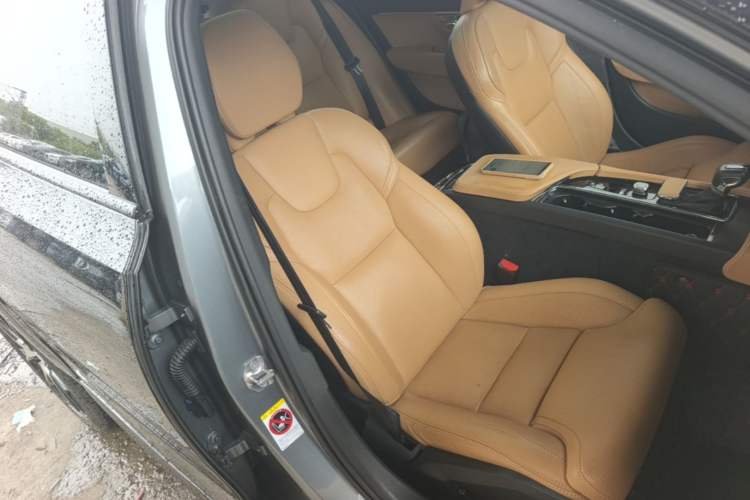 Used Volvo V90 2020 Facelifted Cross Country T5 AWD ZhiZun Edition Right Front Seat