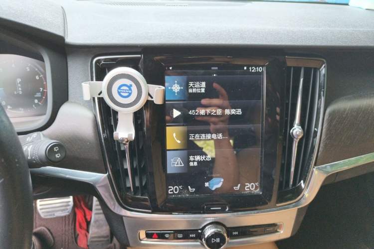 Used Volvo V90 2020 Cross Country T5 AWD Smart Range Edition Audio And AC Panel