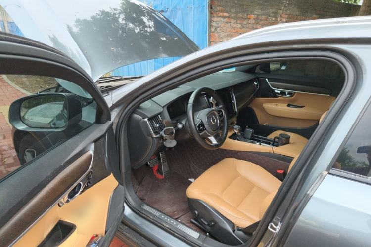 Used Volvo V90 2020 Cross Country T5 AWD Smart Range Edition Driver Seat
