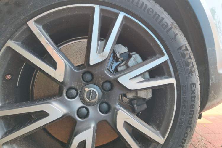 Used Volvo V90 2020 Cross Country T5 AWD Smart Range Edition Right Front Wheel Hub