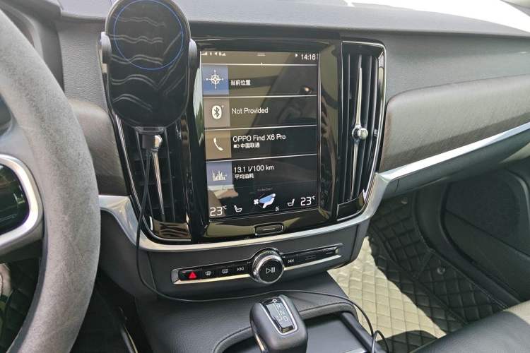 Used Volvo V90 2020 Cross Country T5 AWD Smart Range Edition Audio And AC Panel