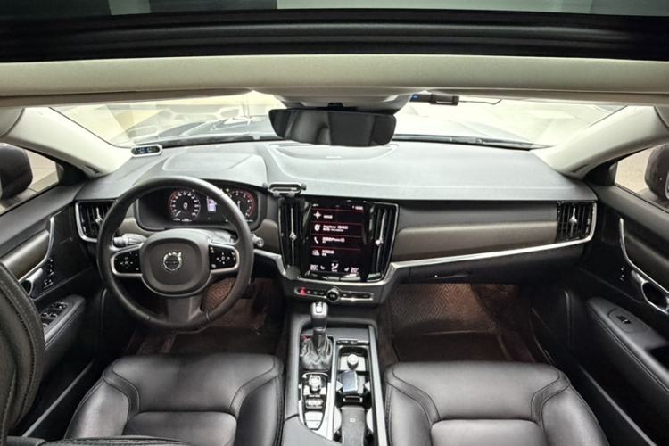 Used Volvo V90 2020 Cross Country T5 AWD Smart Range Edition Audio And AC Panel