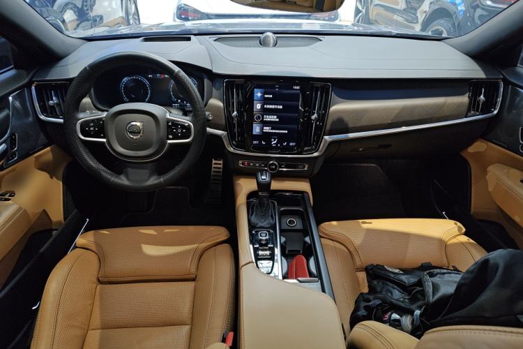 Used Volvo V90 2020 Cross Country T5 AWD Prestige Edition Center Console