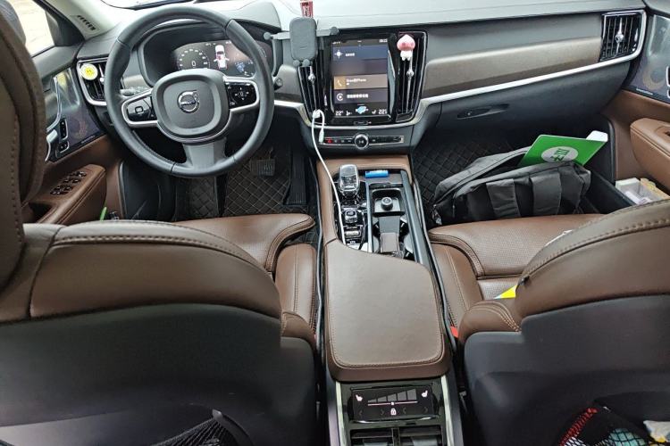 Used Volvo V90 2020 Cross Country T5 AWD Prestige Edition Center Console