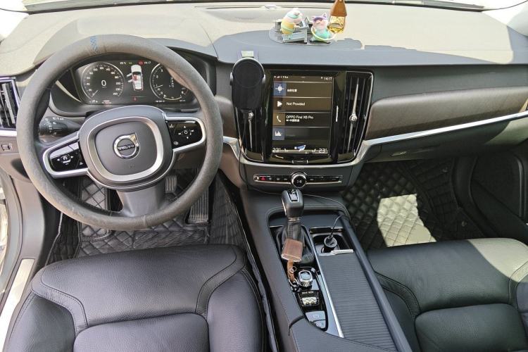 Used Volvo V90 2020 Cross Country T5 AWD Smart Range Edition Center Console