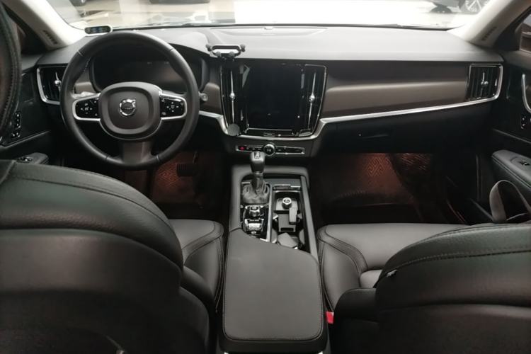 Used Volvo V90 2020 Cross Country T5 AWD Smart Range Edition Center Console