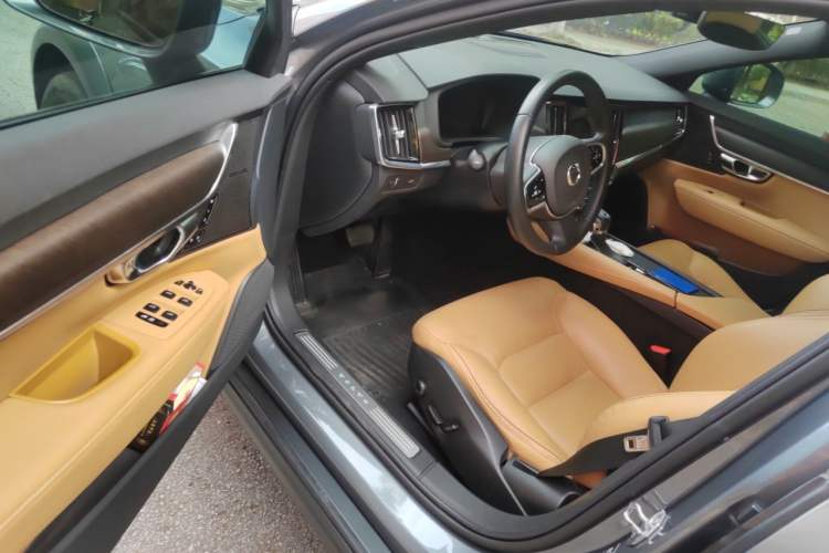 Used Volvo V90 2020 Cross Country T5 AWD Smart Range Edition Driver Seat