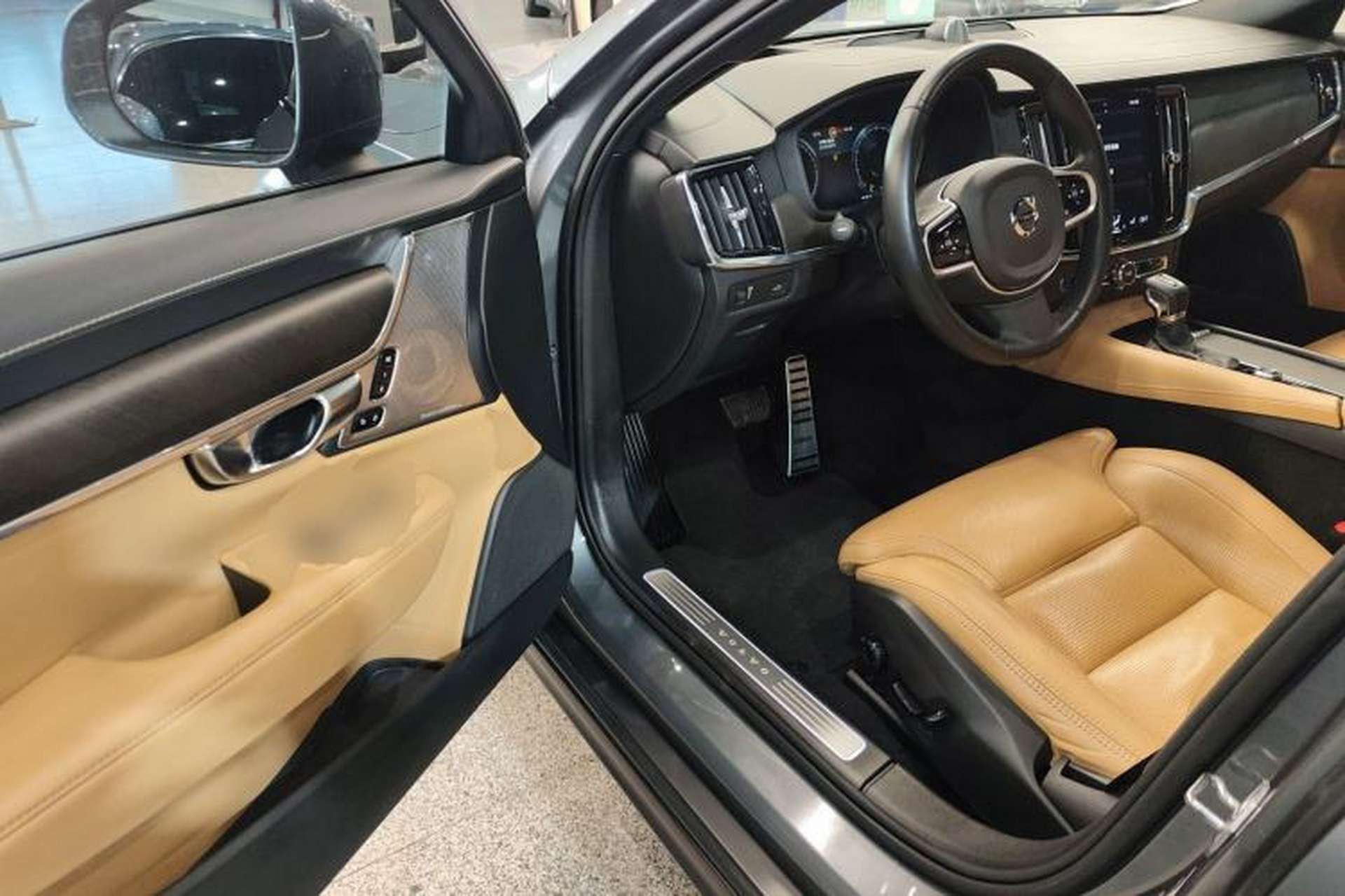 Used Volvo V90 2020 Cross Country T5 AWD Prestige Edition Driver Seat