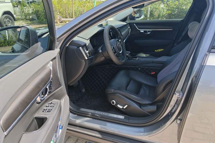 Used Volvo V90 2020 Cross Country T5 AWD Smart Range Edition Driver Seat