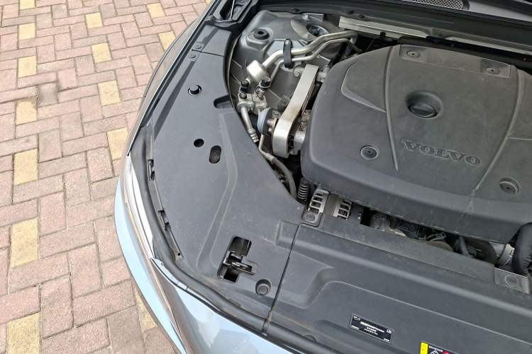 Used Volvo V90 2020 Facelifted Cross Country T5 AWD Zhiyuan Edition Engine Bay Right