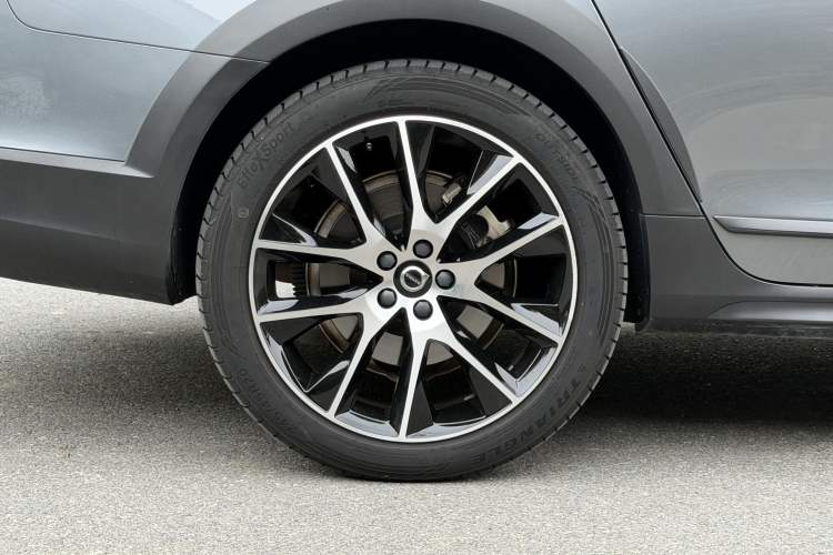 Used Volvo V90 2020 Cross Country T5 AWD Prestige Edition Exterior 3