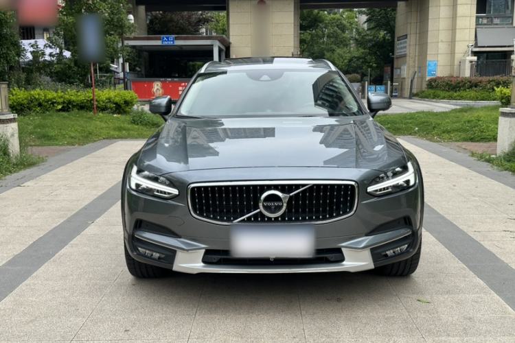 Used Volvo V90 2020 Cross Country T5 AWD Prestige Edition Exterior 4