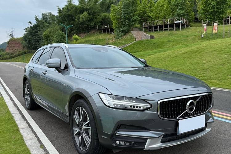 Used Volvo V90 2020 Facelifted Cross Country T5 AWD Zhiyuan Edition Exterior 4