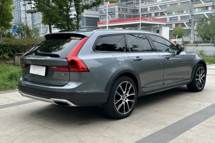 Used Volvo V90 2020 Cross Country T5 AWD Prestige Edition Exterior 5