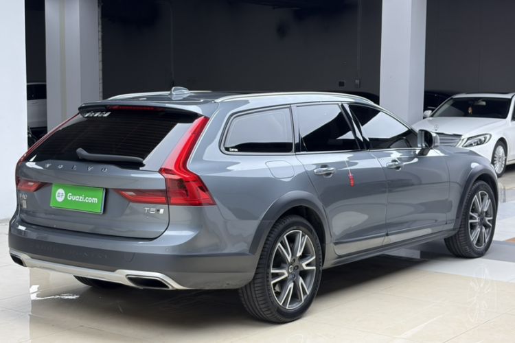 Used Volvo V90 2020 Cross Country T5 AWD Smart Range Edition Exterior 5