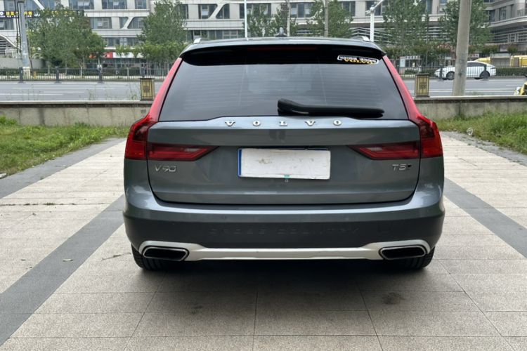 Used Volvo V90 2020 Cross Country T5 AWD Prestige Edition Exterior 6