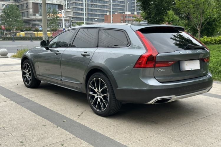 Used Volvo V90 2020 Cross Country T5 AWD Prestige Edition Exterior 8