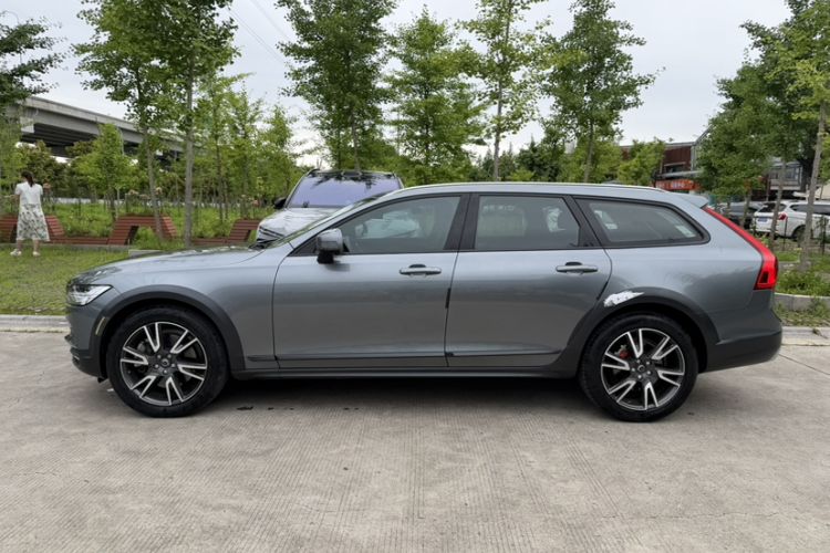 Used Volvo V90 2020 Facelifted Cross Country T5 AWD Zhiyuan Edition Exterior 9
