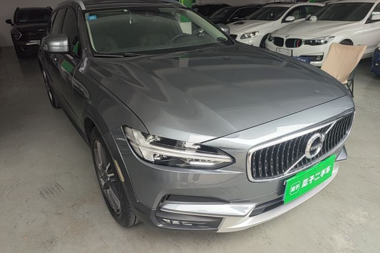 Used Volvo V90 2020 Facelifted Cross Country T5 AWD Zhiyuan Edition Front Right 45 Deg