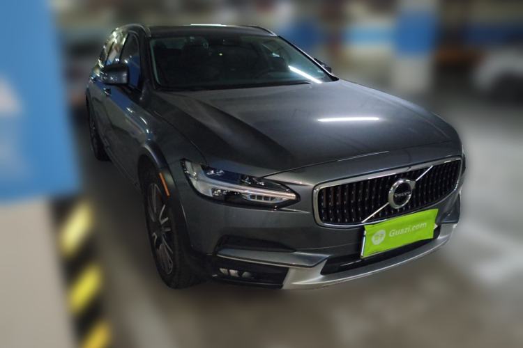 Used Volvo V90 2020 Facelifted Cross Country T5 AWD Zhiyuan Edition Front Right 45 Deg