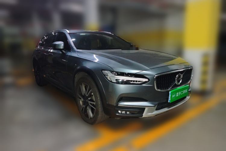 Used Volvo V90 2020 Facelifted Cross Country T5 AWD Zhiyuan Edition Front Right 45 Deg