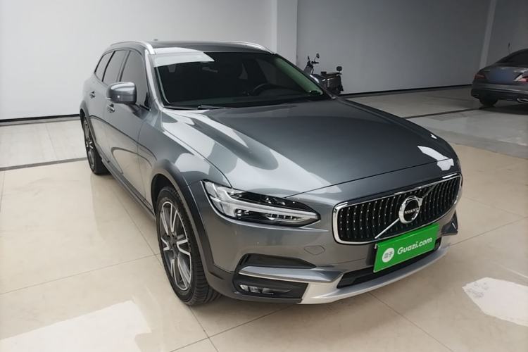 Used Volvo V90 2020 Cross Country T5 AWD Smart Range Edition Front Right 45 Deg