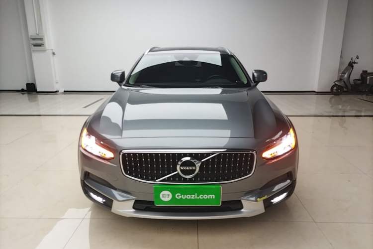 Used Volvo V90 2020 Cross Country T5 AWD Smart Range Edition Front