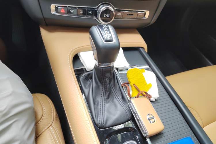 Used Volvo V90 2020 Cross Country T5 AWD Smart Range Edition Gear Lever