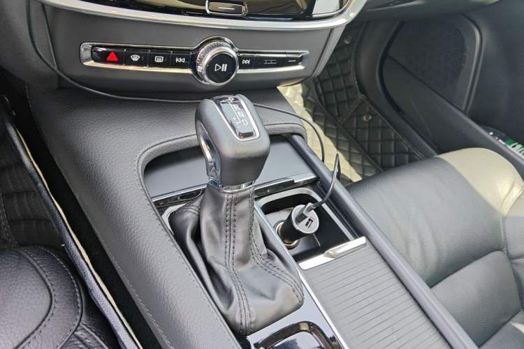Used Volvo V90 2020 Cross Country T5 AWD Smart Range Edition Gear Lever