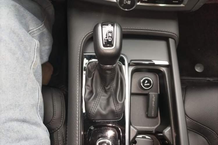 Used Volvo V90 2020 Cross Country T5 AWD Smart Range Edition Gear Lever