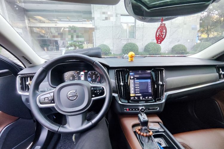 Used Volvo V90 2020 Cross Country T5 AWD Prestige Edition Interior 2