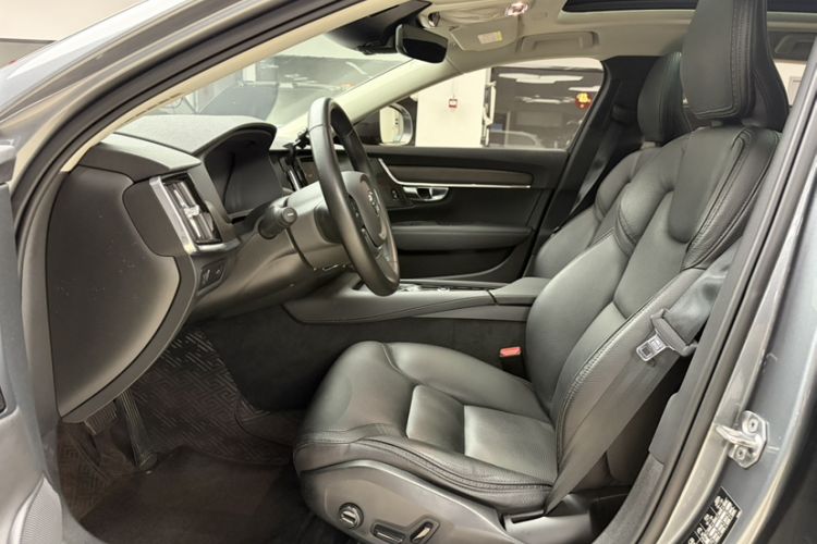 Used Volvo V90 2020 Cross Country T5 AWD Smart Range Edition Interior 2